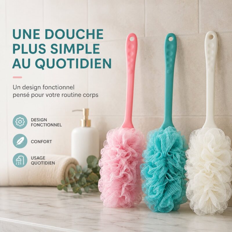 Trois fleurs de douche pour le dos à long manche, rose, bleu et beige, alignées sur un plan de salle de bain