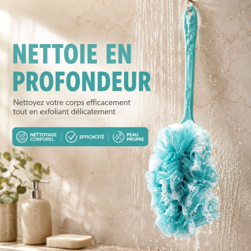 Fleur de douche dos bleue suspendue à un crochet sous le jet de la douche