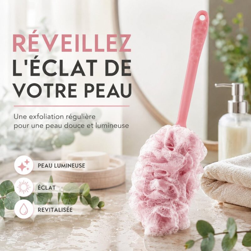 Fleur de douche dos rose posée sur le marbre devant un miroir, mailles bien gonflées